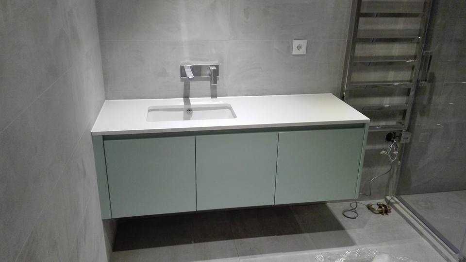 Montagem geral de carpintarias:cozinhas, roupeiros, portaros e rodapé.