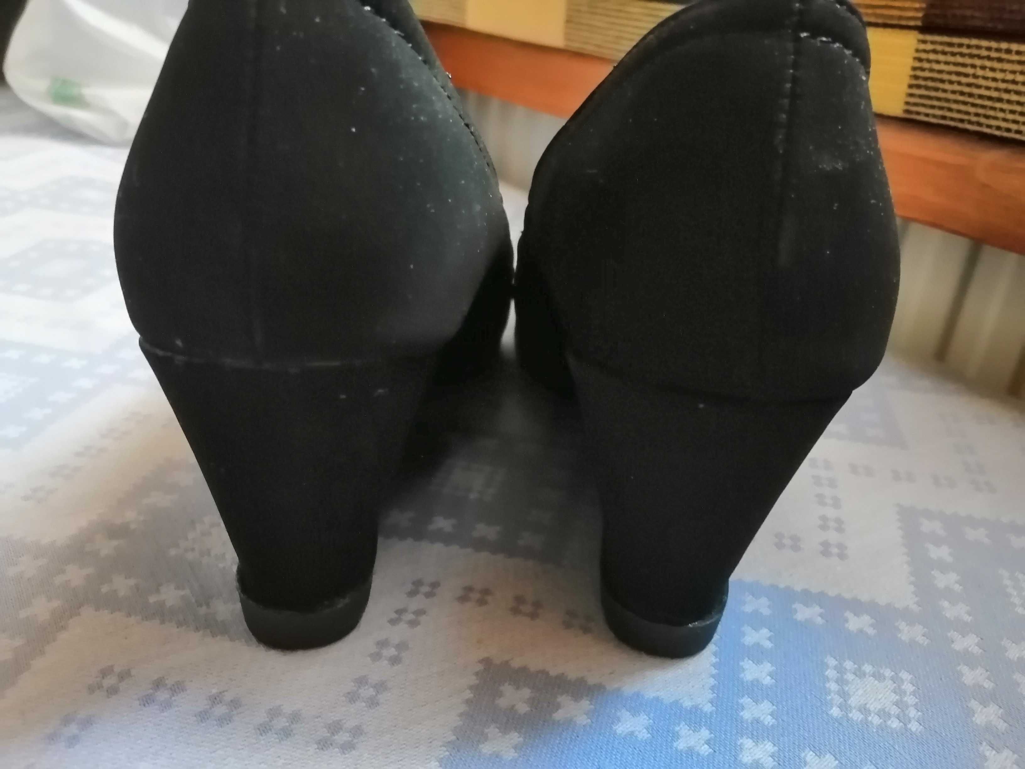 Buty zamszowe damskie