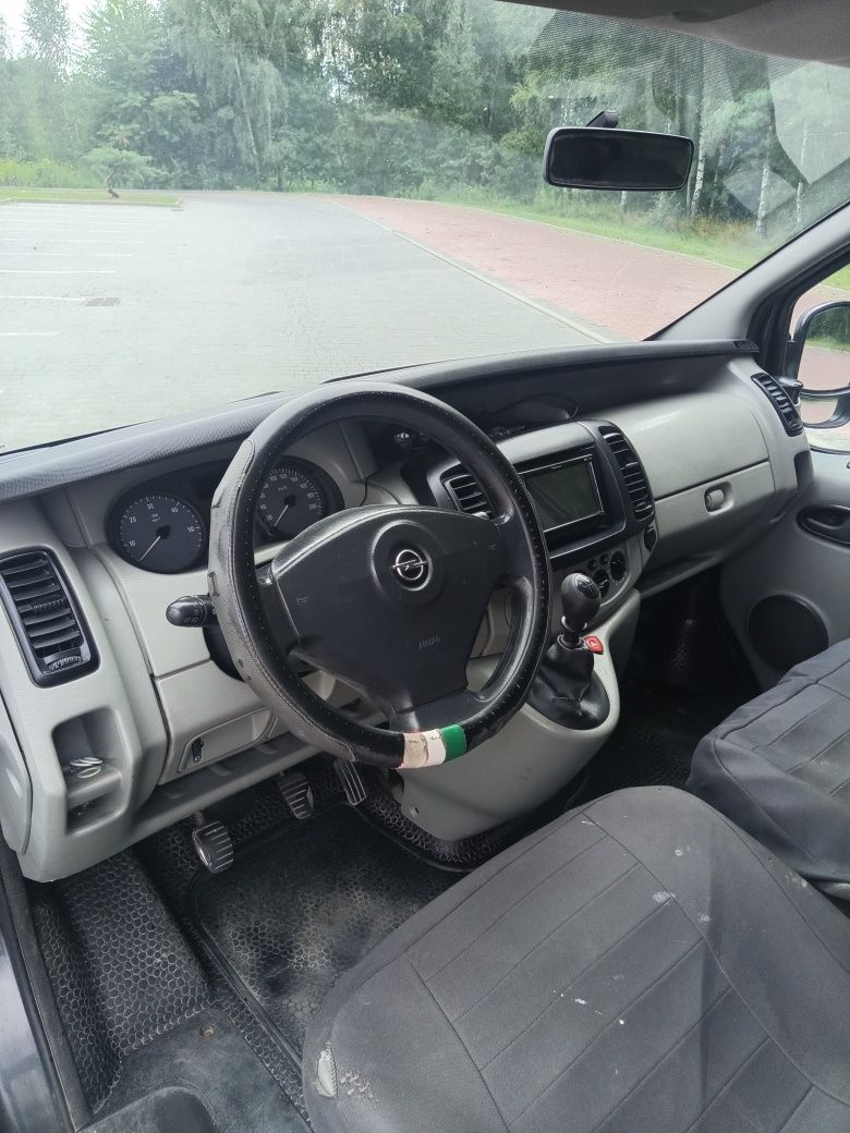 Sprzedam opel Vivaro 3 osoby 2.5 CDTI 150 km   2008r.