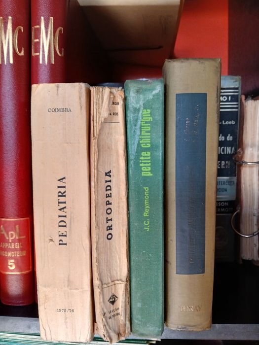 Varios livros antigos de medicina