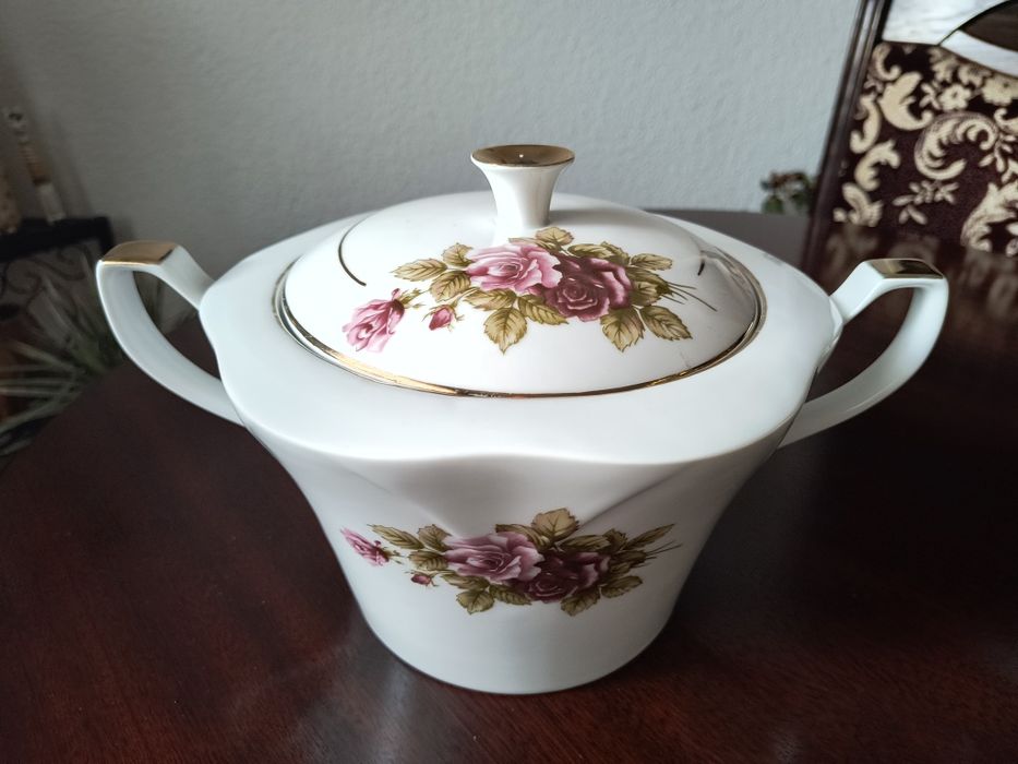 Chodzież ,duża waza porcelanowa róża