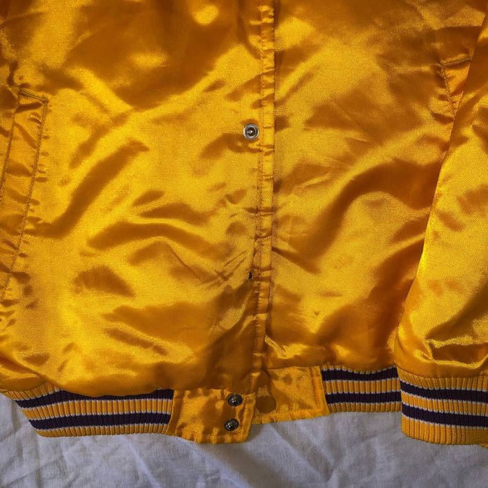 Бомбер-курточка Nike 600 грн