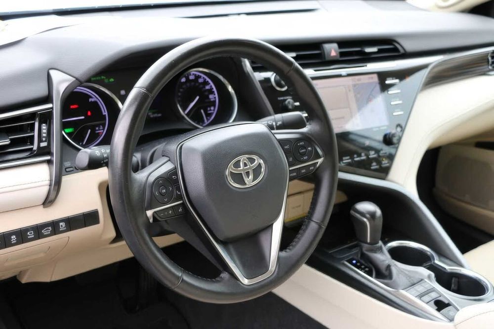 Toyota Camry      2019
