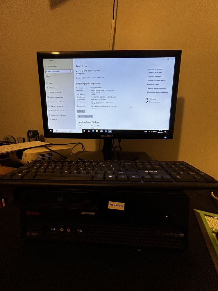 Desktop Lenovo ThinkCentre + Monitor