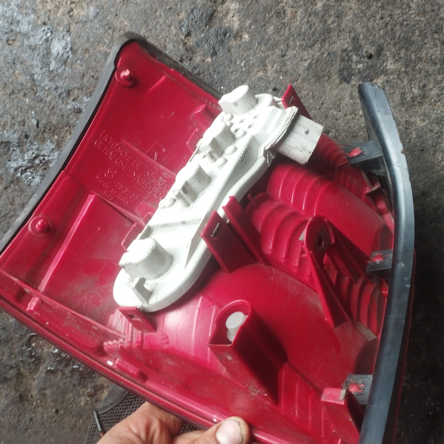 Audi a4 b6 kombi lampa tył prawa kompletna oryginał