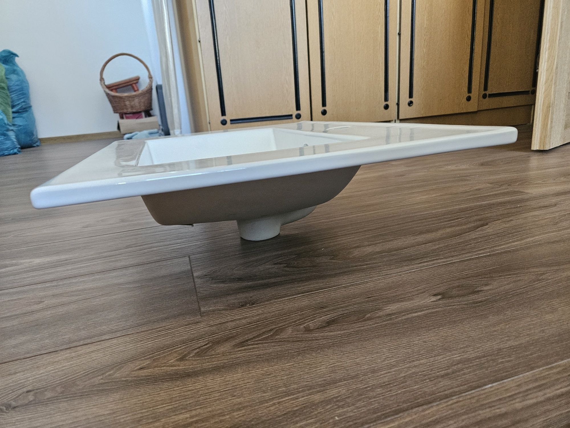 Nowa umywalka do szafki 61cm 46 głębokość