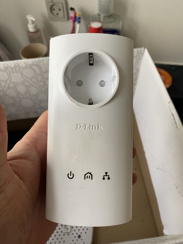 Сетевой адаптер D.Link model DHP-P306AV