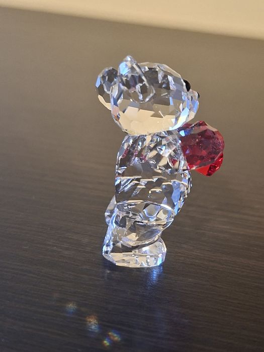 Kryształowy miś Kris Swarovski z czerwonym sercem "A Heart For You”