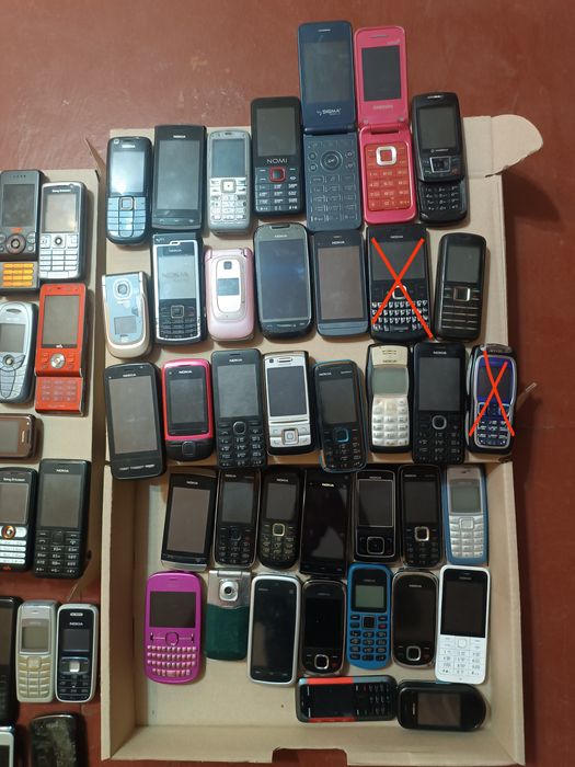 Лот з мобільних тиліфонів