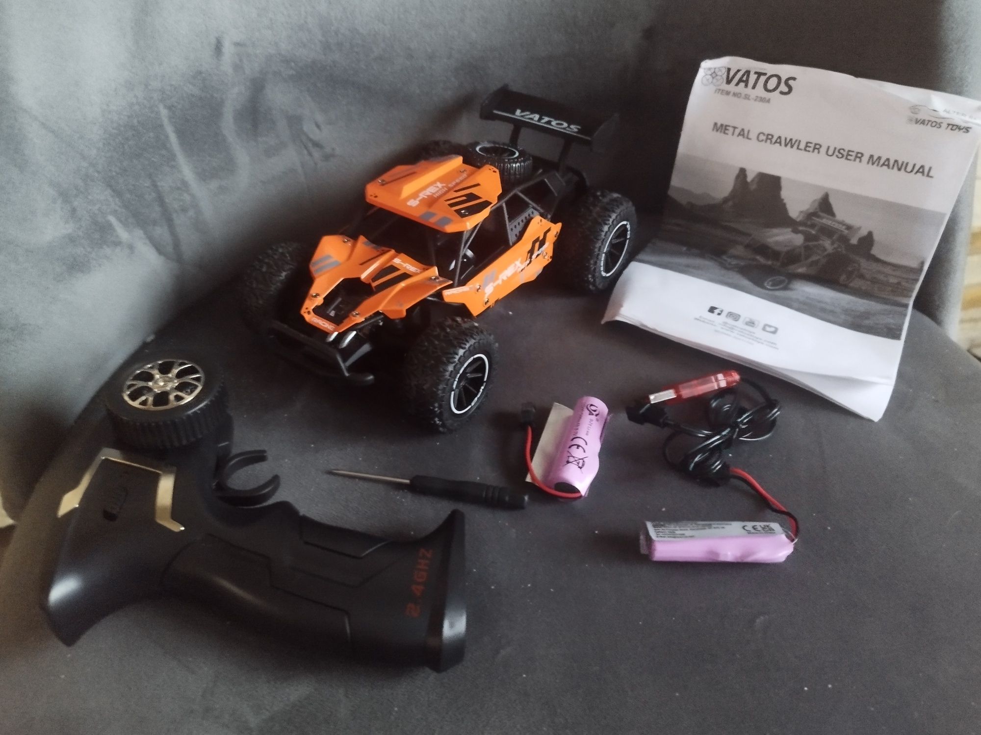 Zdalnie sterowany samochód Vatos Q901 2,4GHz 1:16 RC Monster Truck