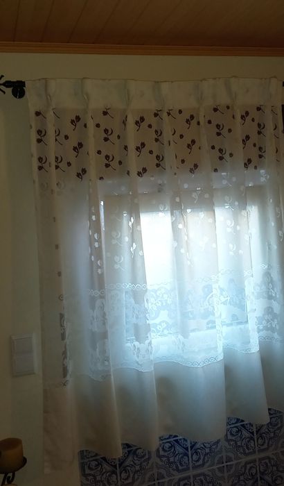 Cortinado curto p/ janela pequena