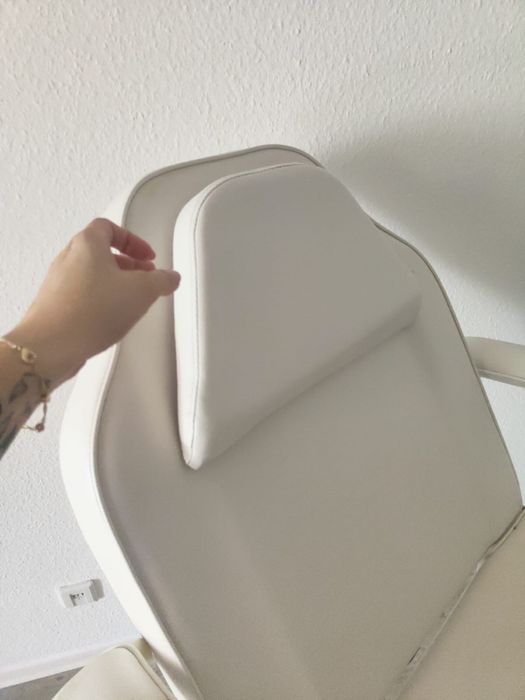 Łóżko  kosmetyczne hydrauliczne oraz lampa led z lupa