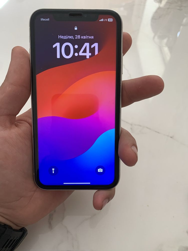 Apple iPhone Xr 64 ГБ (White)