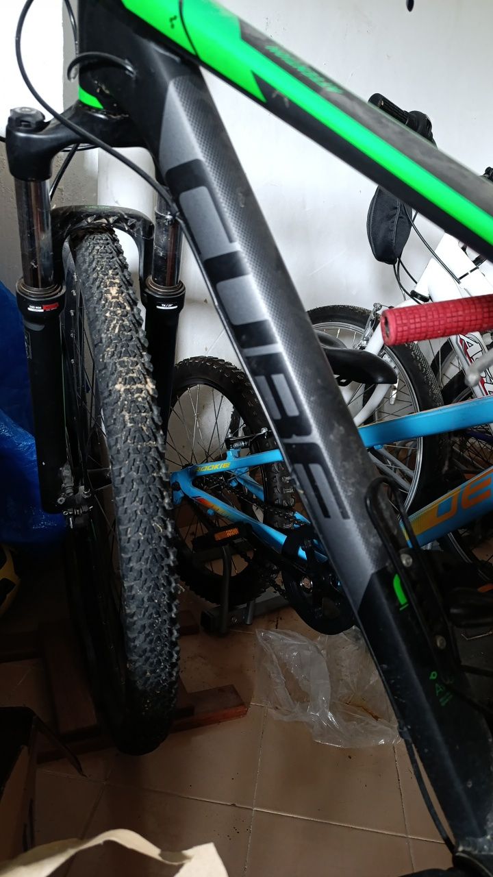 Bicicleta CUBE quase nova