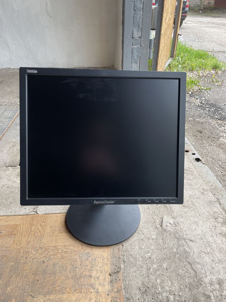 Монітор Lenovo