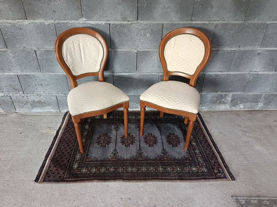 Dwa stylowe krzesła