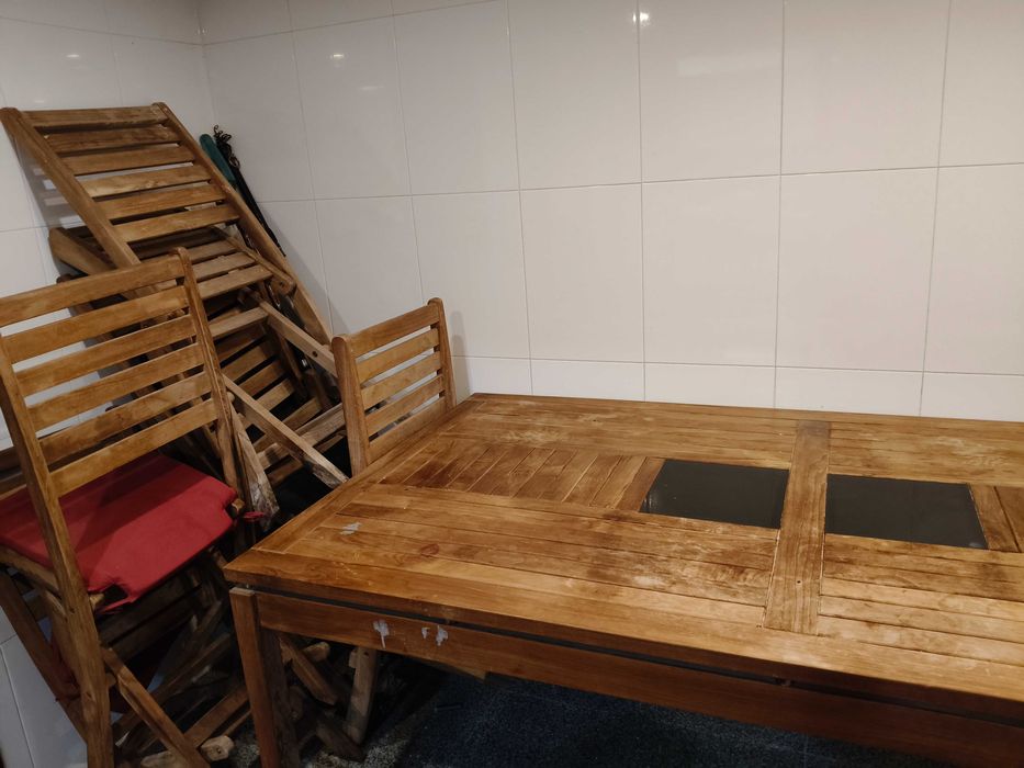 Mesa de madeira exterior