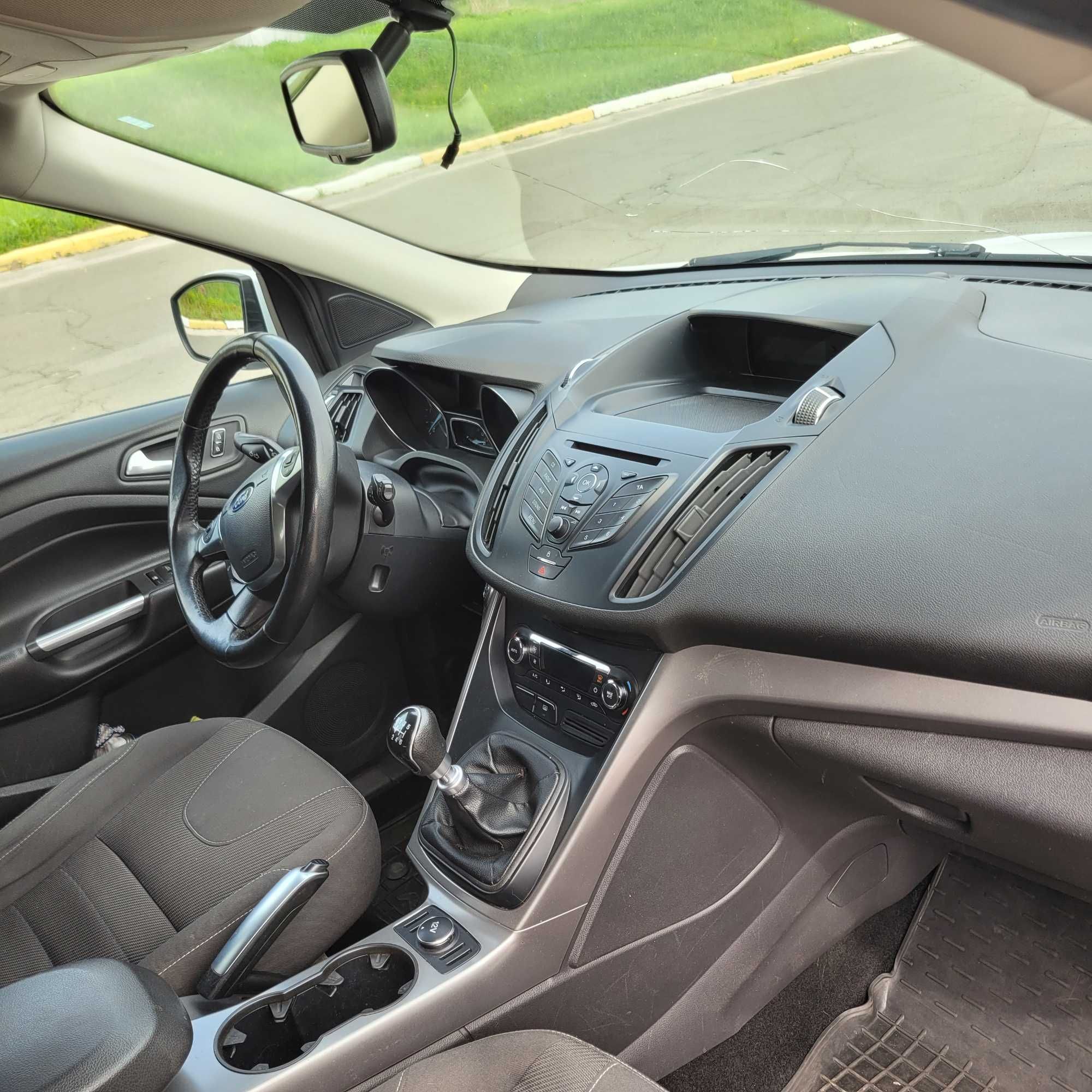 Продам Ford Kuga 2013 дизель 2л передній