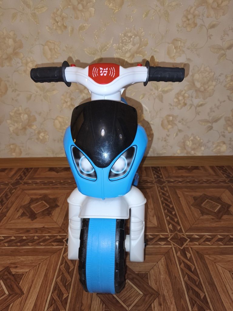 Игрушка мотоцикл детский со звуковыми эффектами б/у