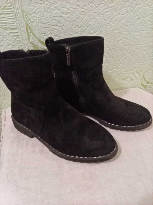 Напівчоботи чорні штучна замша 37 р, ботинки б/у