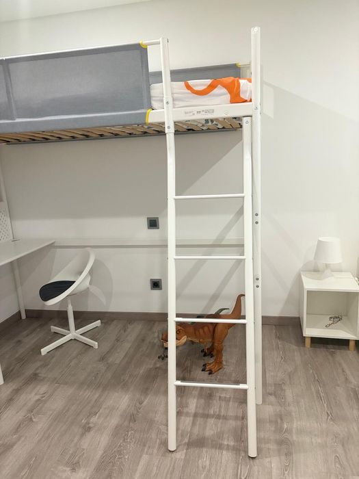 Cama Alta com Secretária