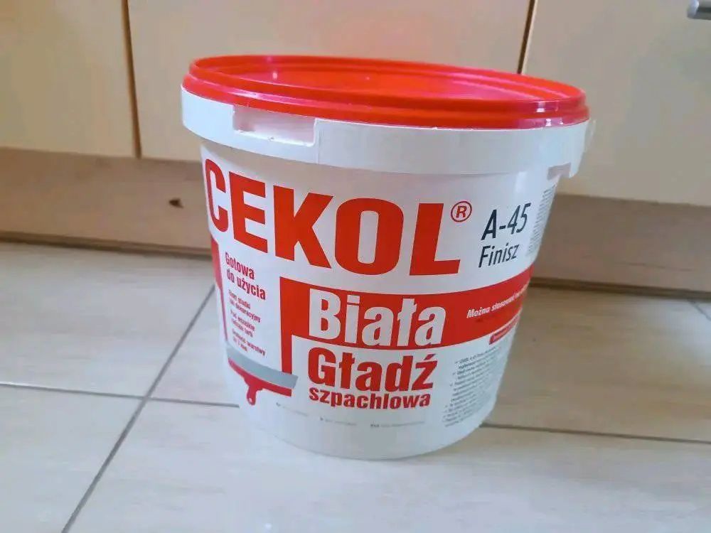 Gładź, klej do płytek, farba itp.