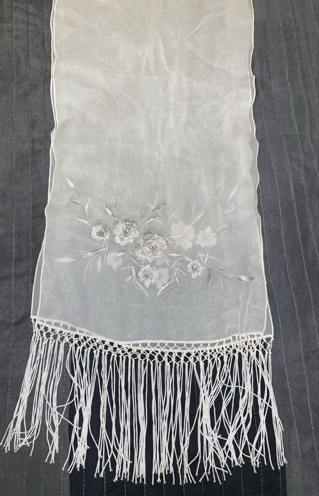 Шовковий шарф шовк з вишивкою 100 % шовк silk В ідеальному стані