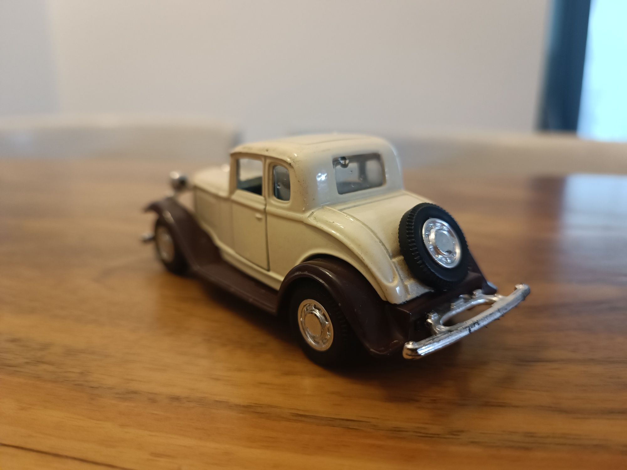 Модель машинка Yatming 1932 Ford Coupe 1:43