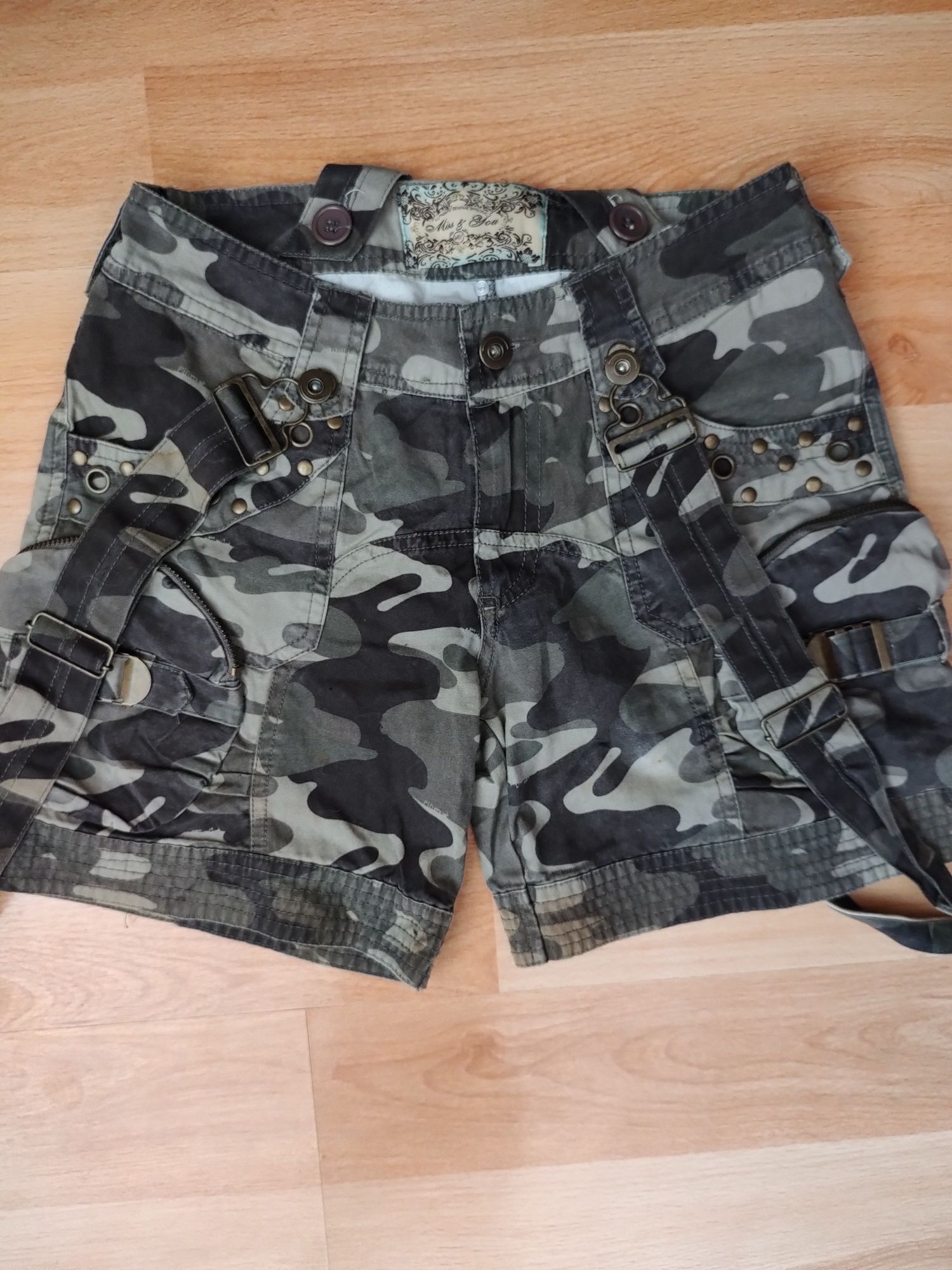 szorty | spodenki | szelki | na szelkach | moro | khaki | nity | ćwiek