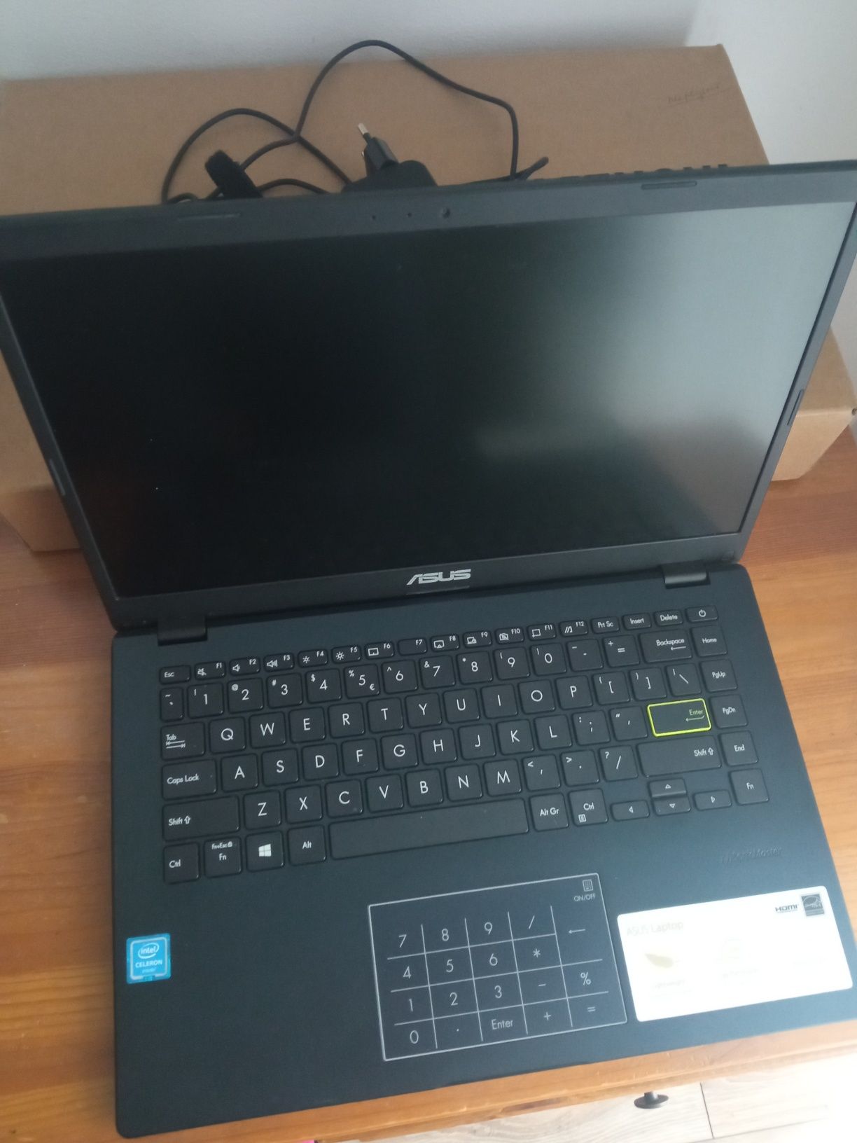 Laptop ASUS E410M jak nowy