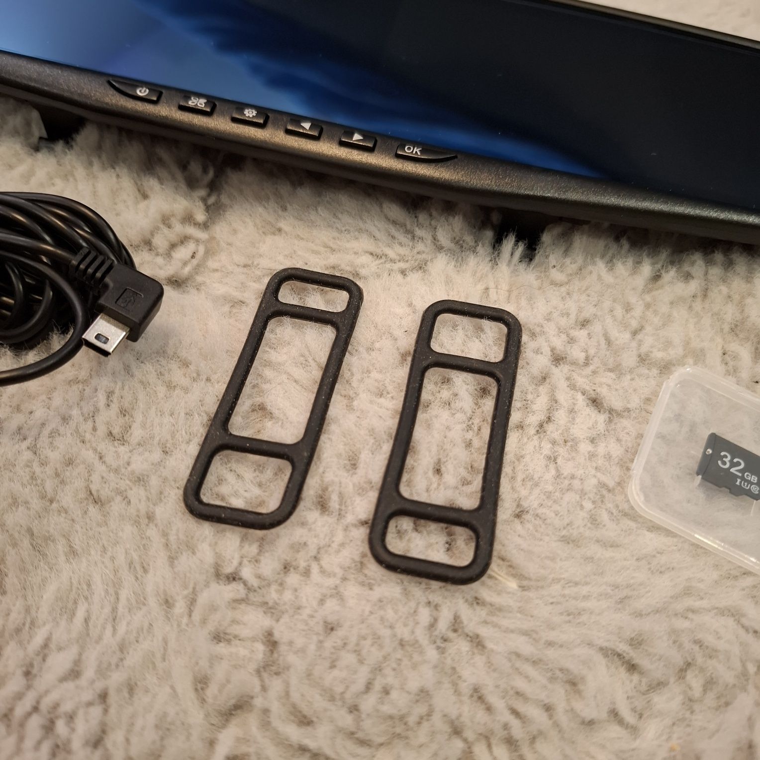 Lusterko z kamerą samochodową z ekranem LCD + karta 32GB oraz kabel