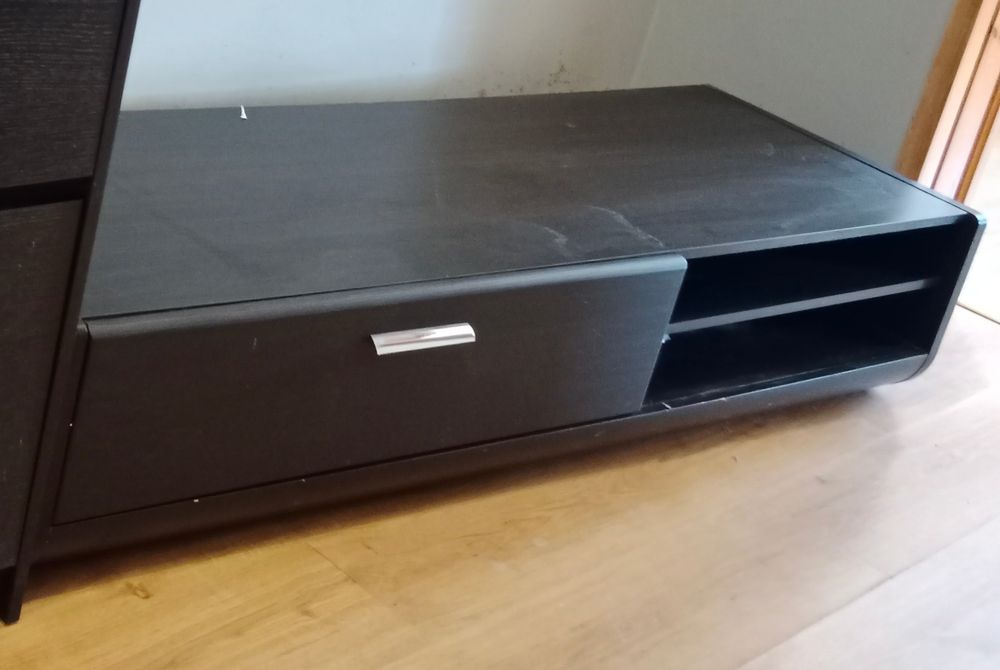 Szafka niska pod Tv z szuflada na cichy domyk