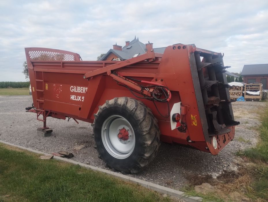 Rozrzutnik obornika wapna Gilibert helix 5 Jeantil