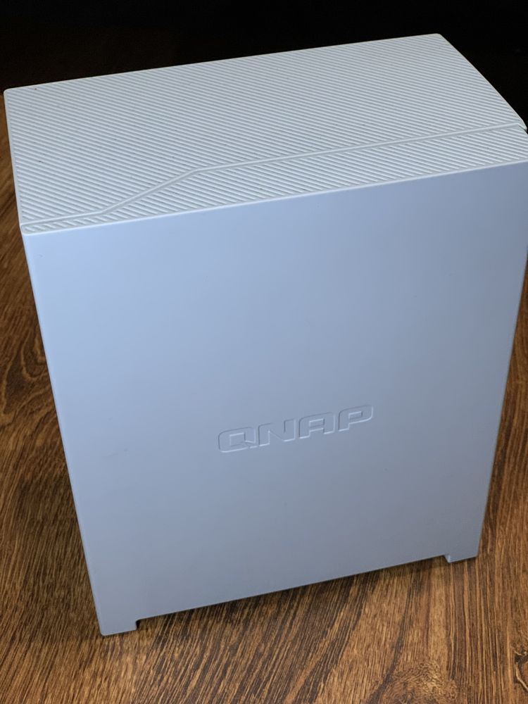Serwer Qnap TS-230 dysk NAS i 2x dysk seagate 4TB