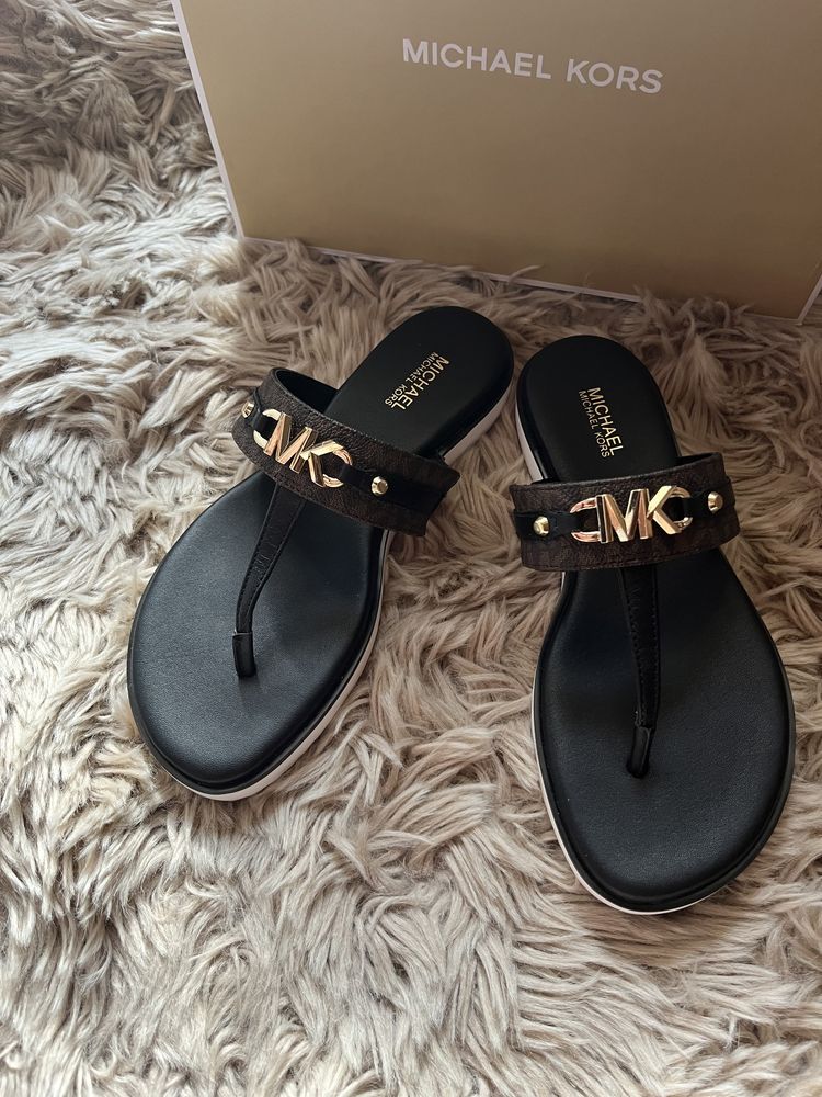 Michael Kors klapki japonki sandałki logowane monogram farrah 35 36