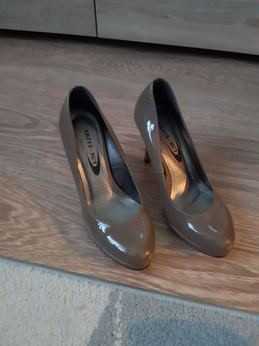 Buty na szpilkach roz.36