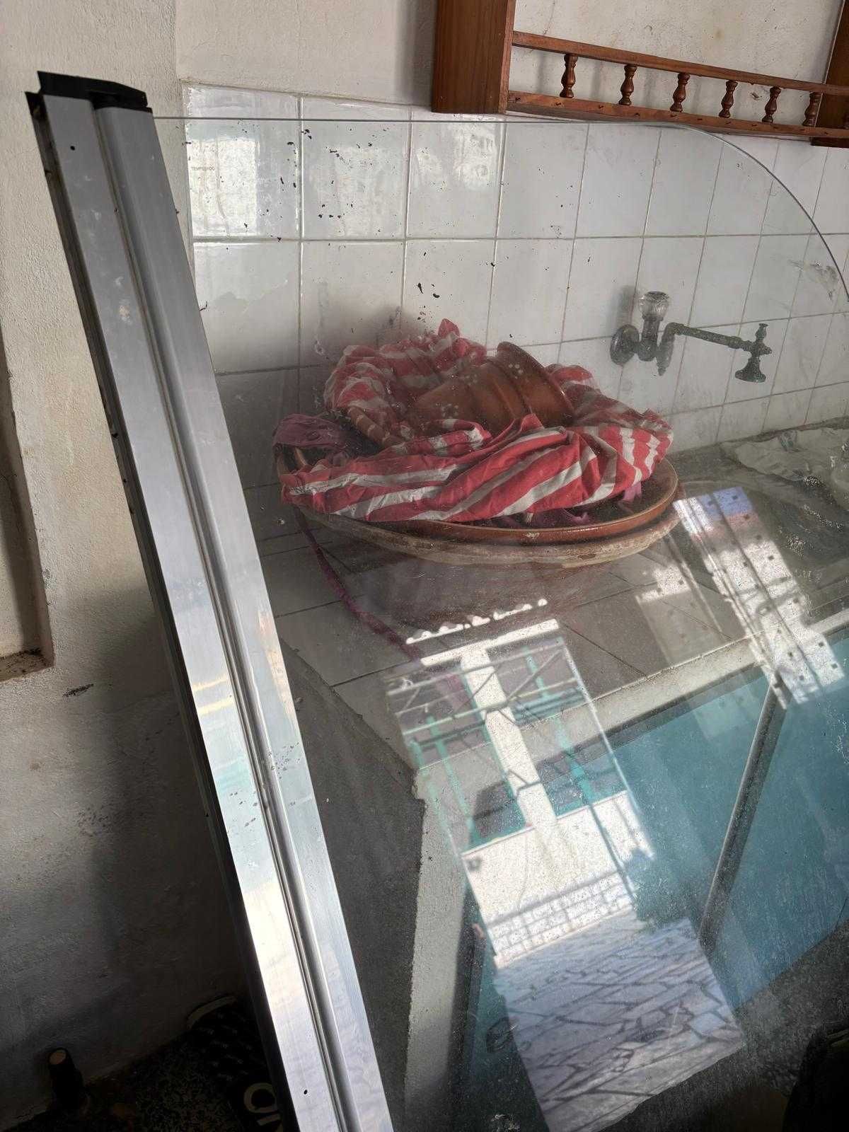 Resguardo de banheira em vidro