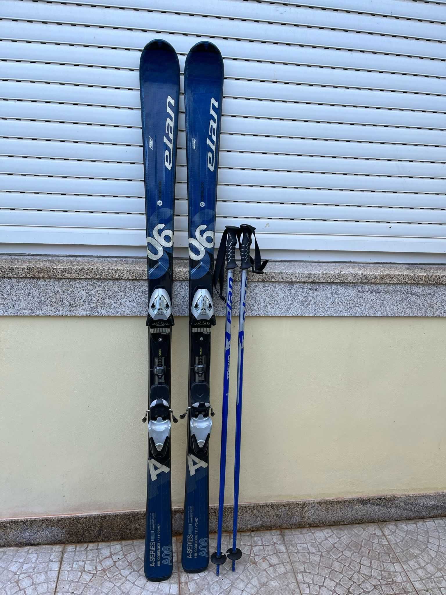 Skis Elan com bastões