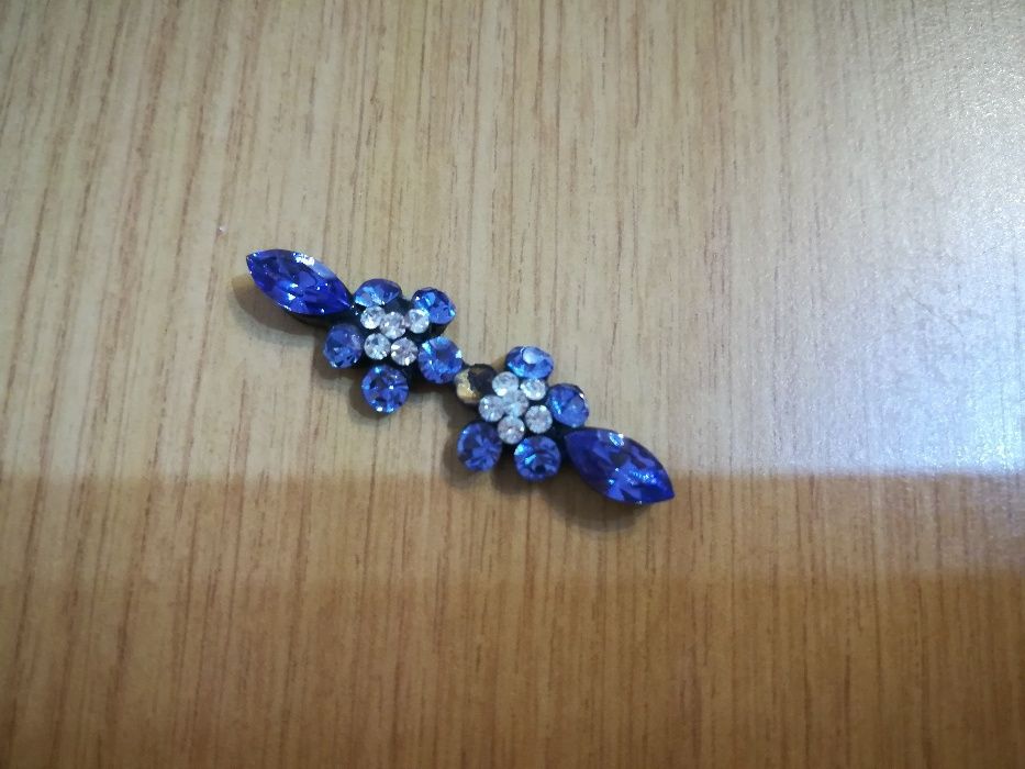 Brilhantes azuis em formato de flor bijuteria