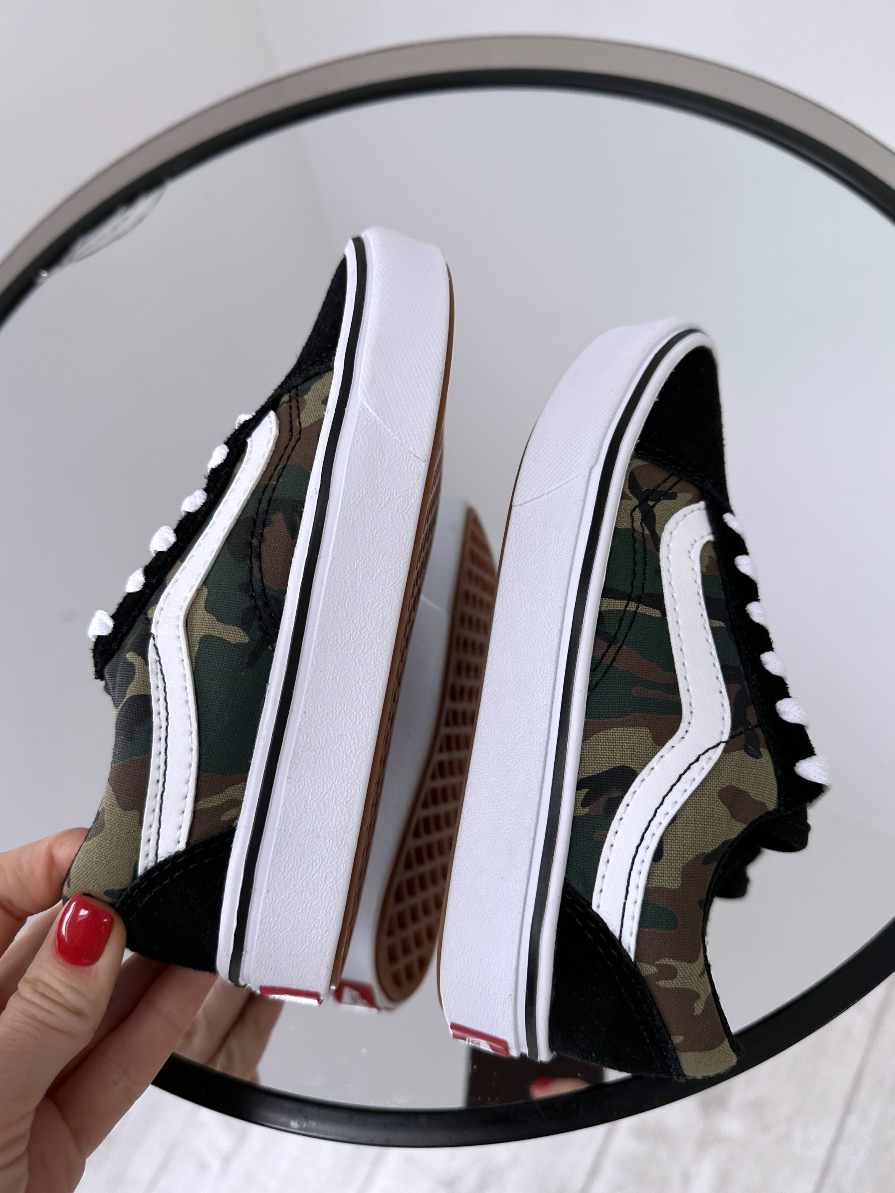 Актуальные классические кеды Vans Old Skool