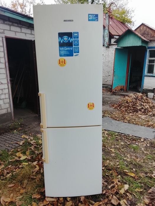 Продам холодильник Samsung,двухкамерный