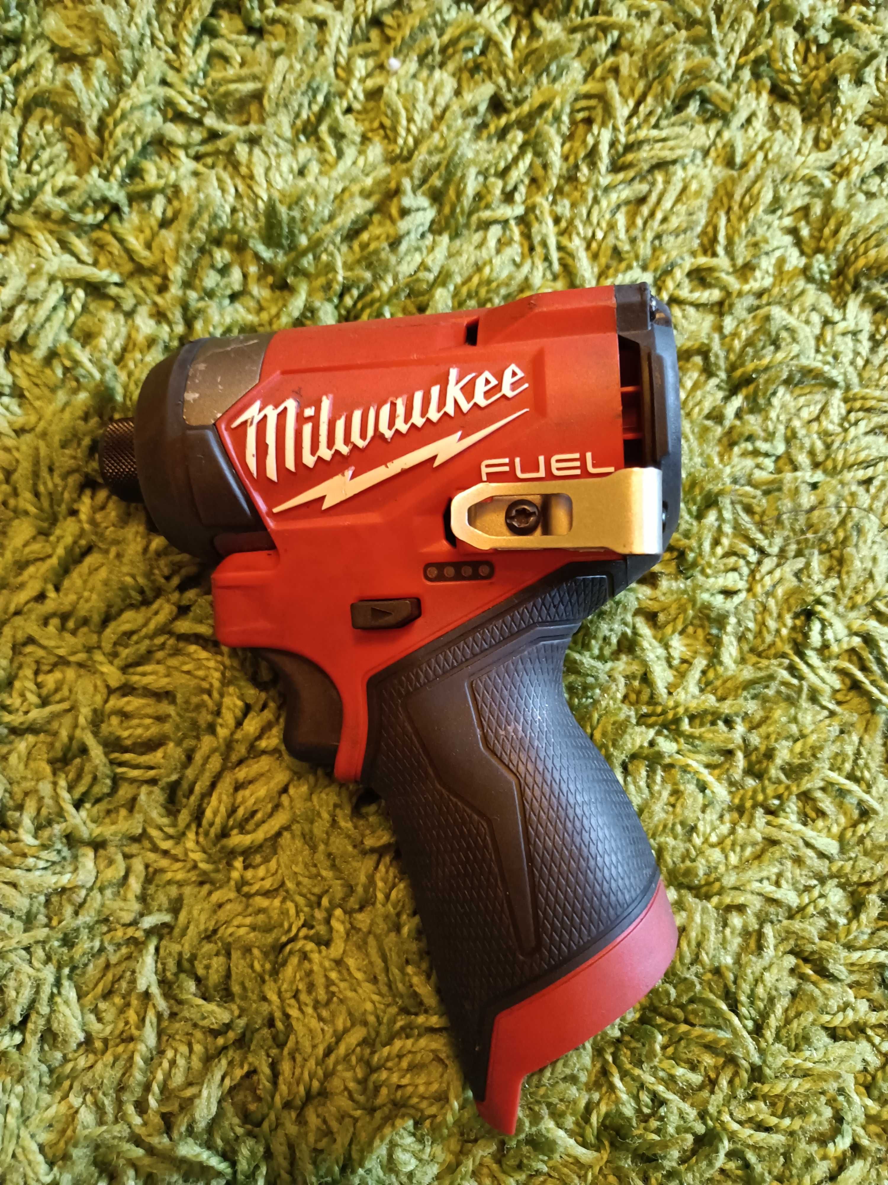 Zakrętarka udarowa 1/4 Milwaukee M12 FID2