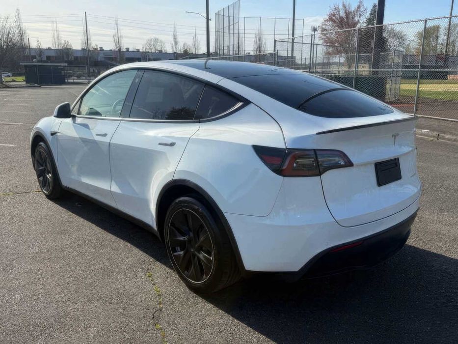 Tesla Model Y Long Range      2021