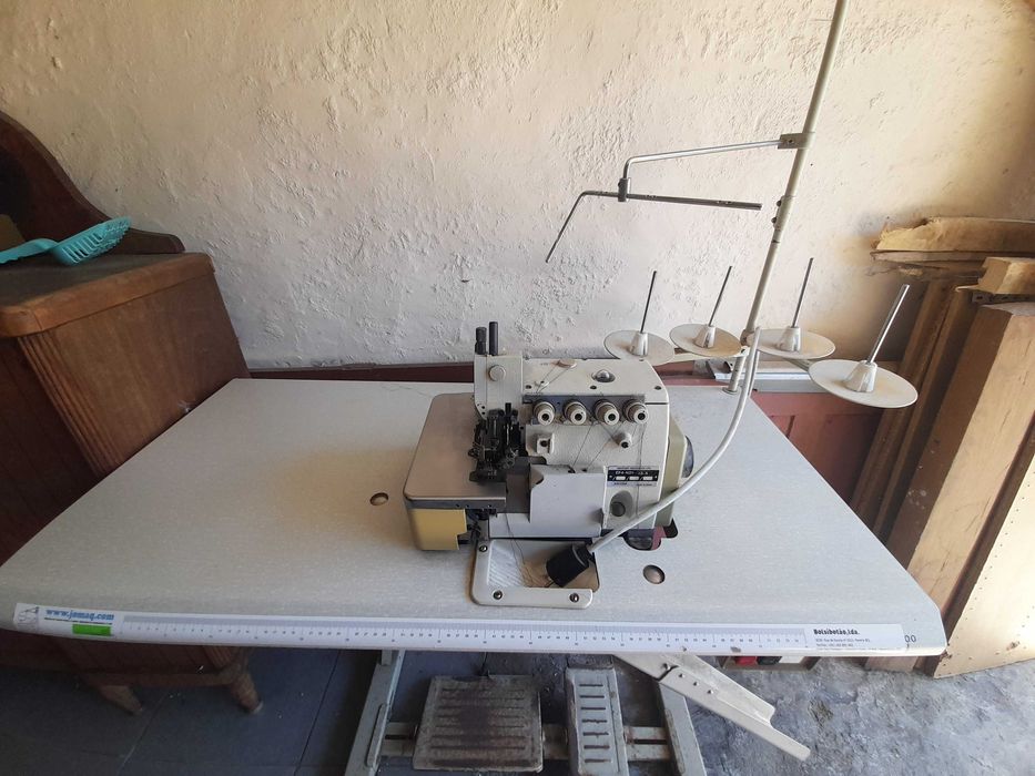 Maquina corte e cose marca Brother