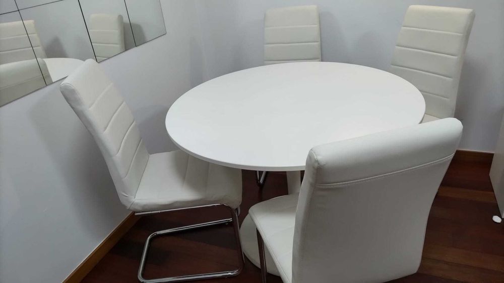 Conjunto Mesa de Jantar com 4 cadeiras de luxo - Imperdível!