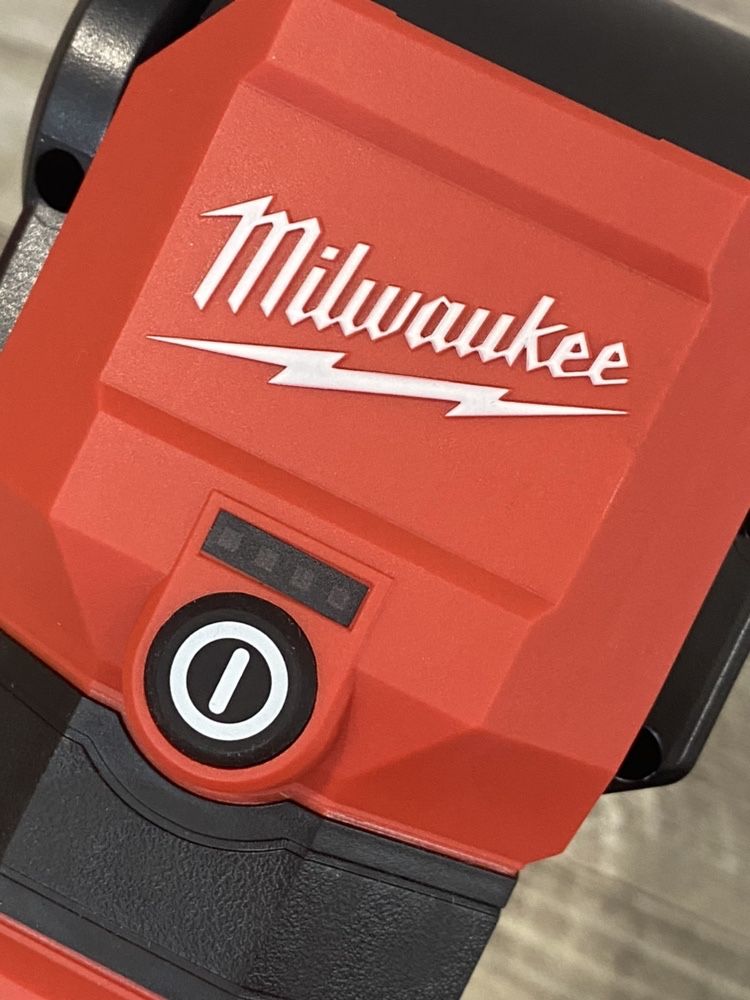 Фонарь, ліхтар, прожектор Milwaukee M12 ROCKET 2132-20