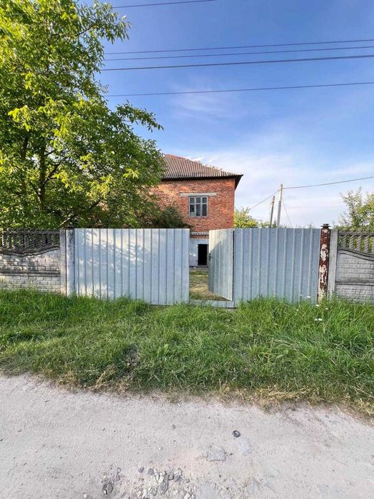 Продається 2-поверховий будинок с. Коросне, біля Перемишлян