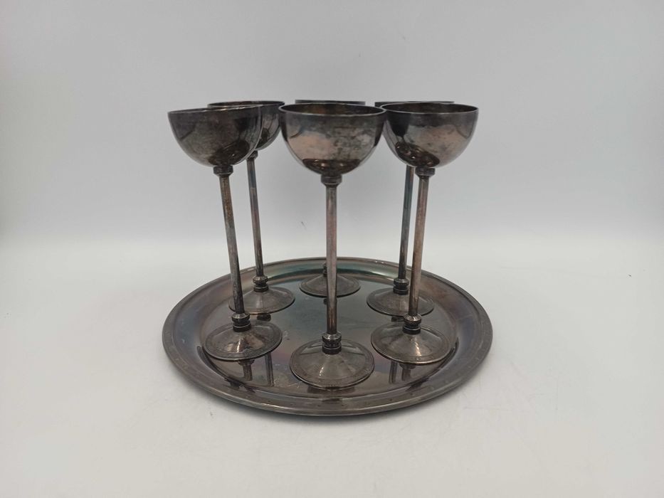 Metalowe kieliszki Hefra z tacą do likieru z PRL