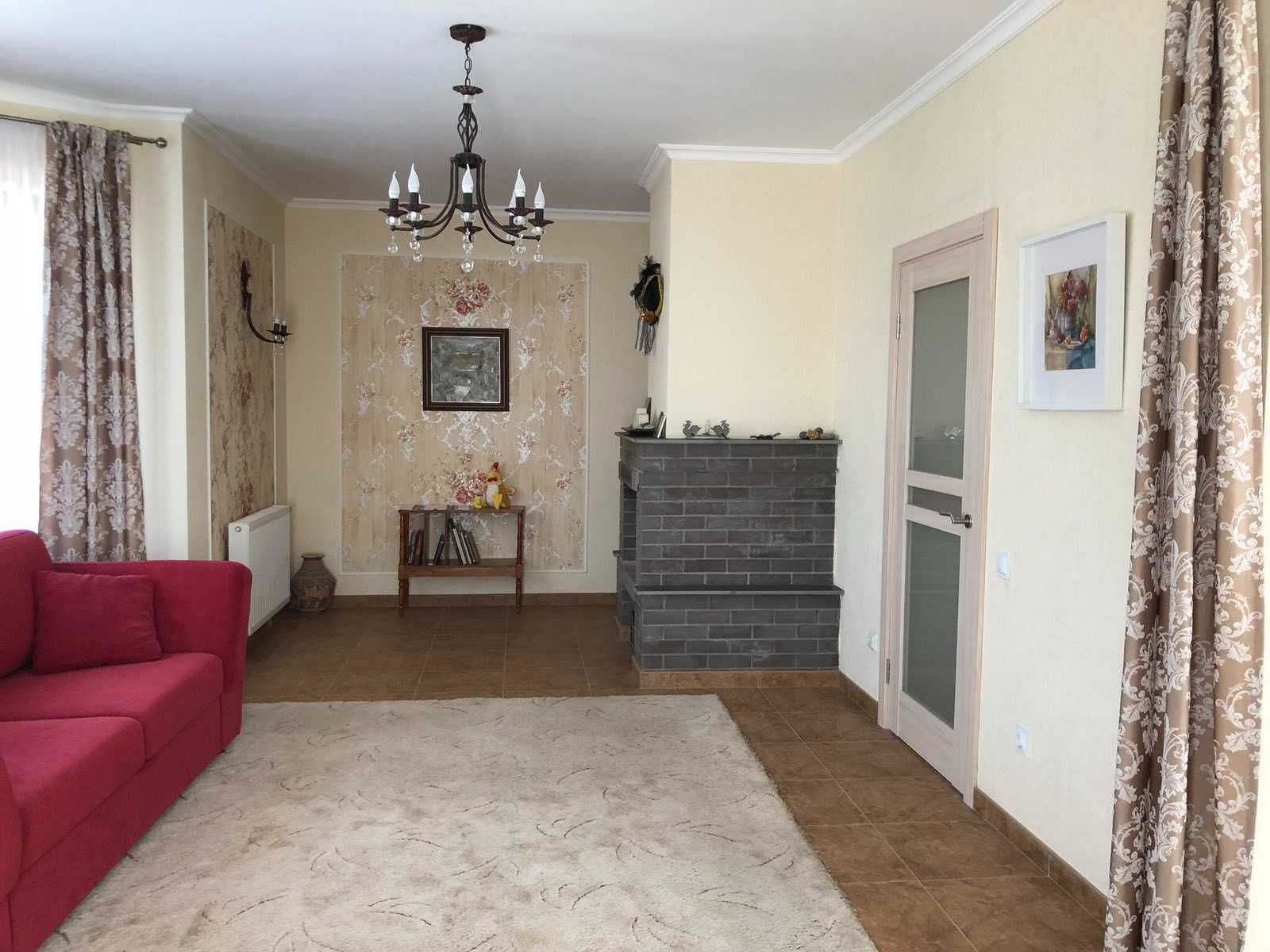 Продаж будинку з укриттям в центрі Крюковщини