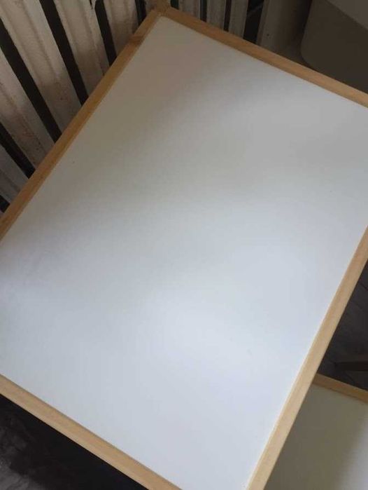 Stolik z dwoma krzesełkami dla dzieci